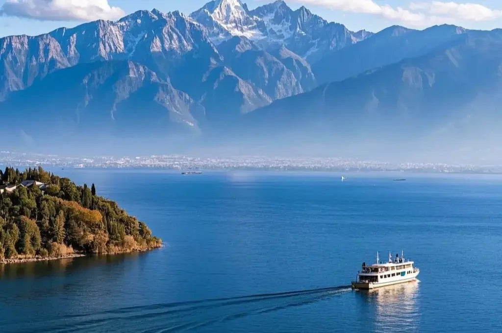 Panoramic view of Cangshan Mountain and Erhai Lake in Dali, Yunnan.