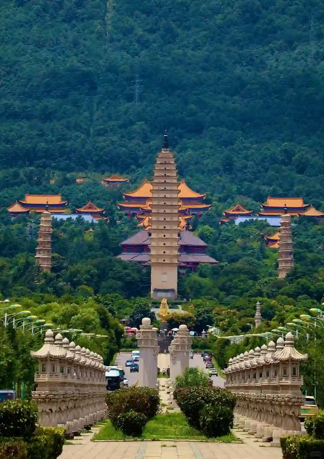 Dali Three Pagodas of Chongsheng Temple, Xizhou Ancient Town, Erhai Lake Cruise, Shuanglang & Nanzhao Folk Island 1-Day Private Tour