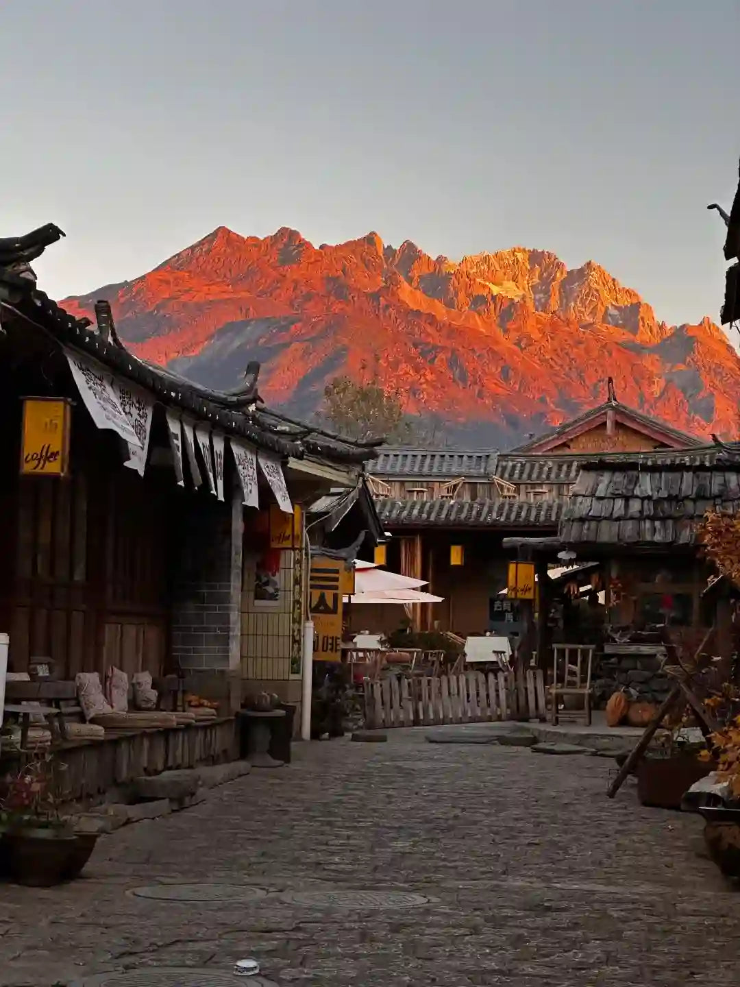 Lijiang Baisha Old Town, Shuhe Old Town & Lijiang Eternal Love Show 1-Day Private Tour