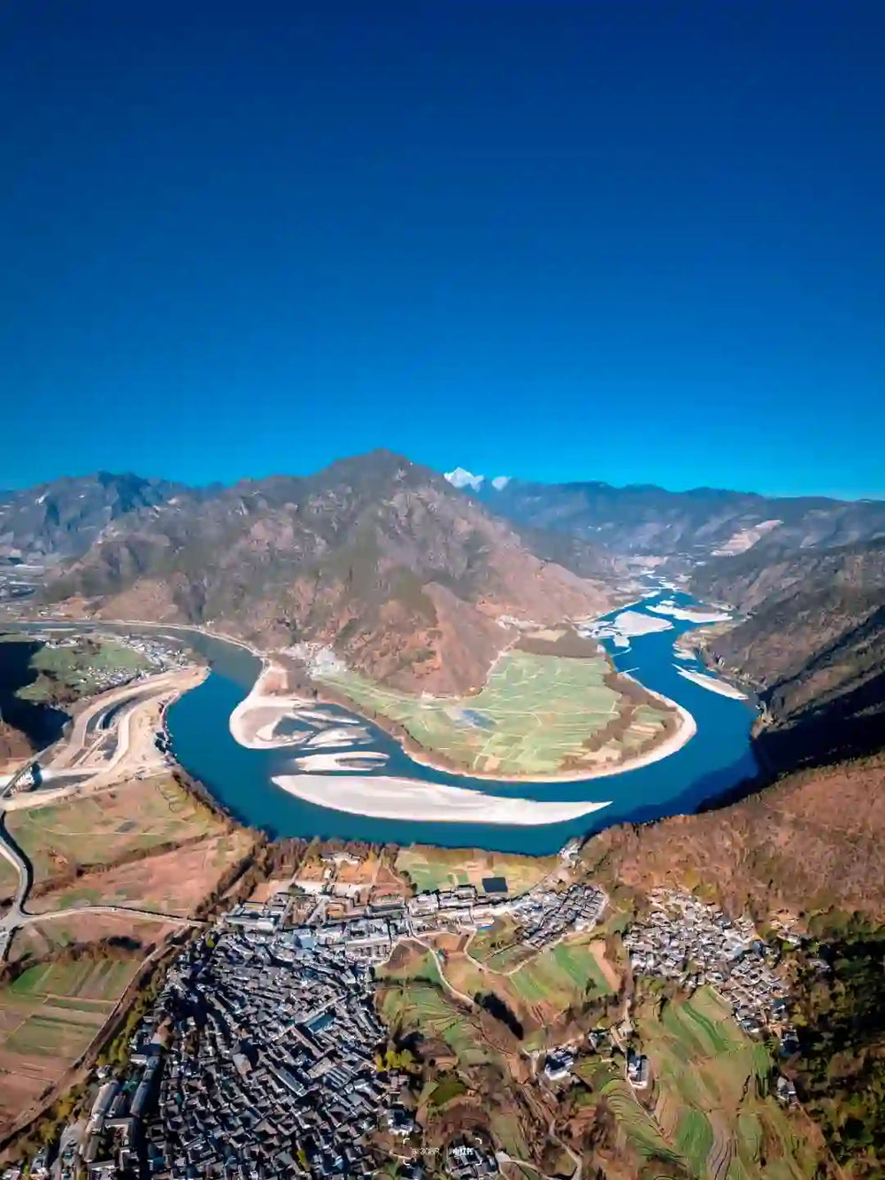 Visit the First Bend of the Yangtze River