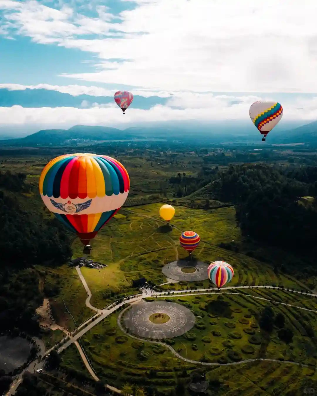 Kunming, Dali, Tengchong, Ruili & Mangshi 8-Day Private Tour