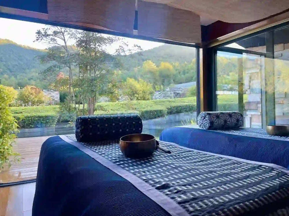 Courtyard Spa: Jade Hot Stone & Singing Bowl Therapy